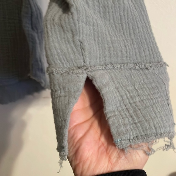 🌹NEW IN SAGE RAYON BUTTON DOWN BLOUSE - Picture 4 of 8